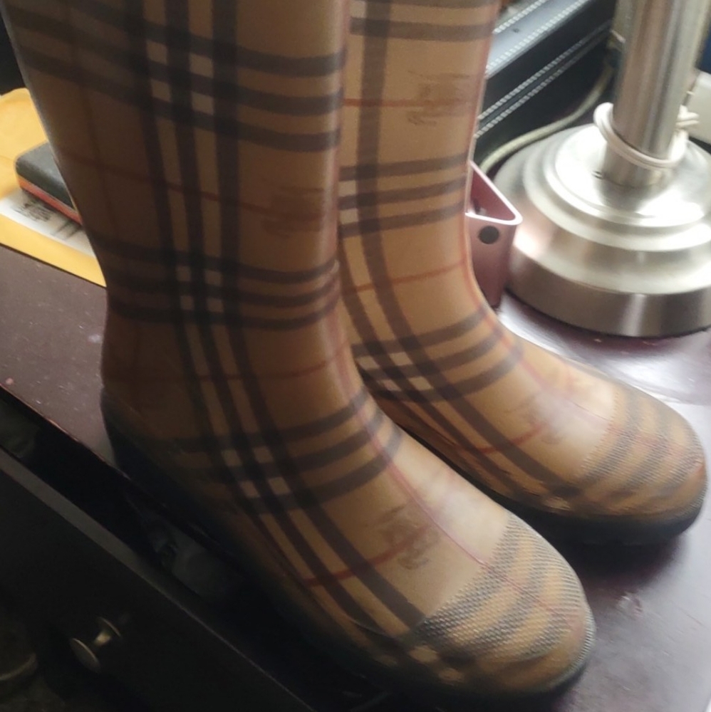 Burberry boots